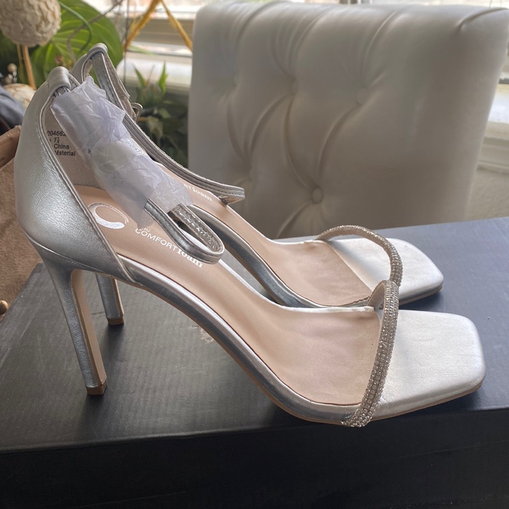 New Strappy stiletto